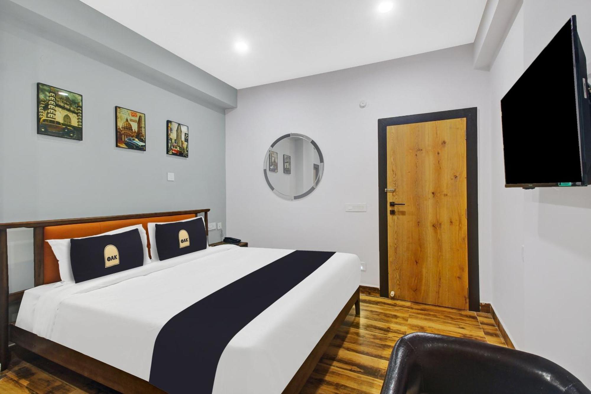 Super Townhouse Oak Hitec City Near Image Hospital Hajdarabad Zewnętrze zdjęcie