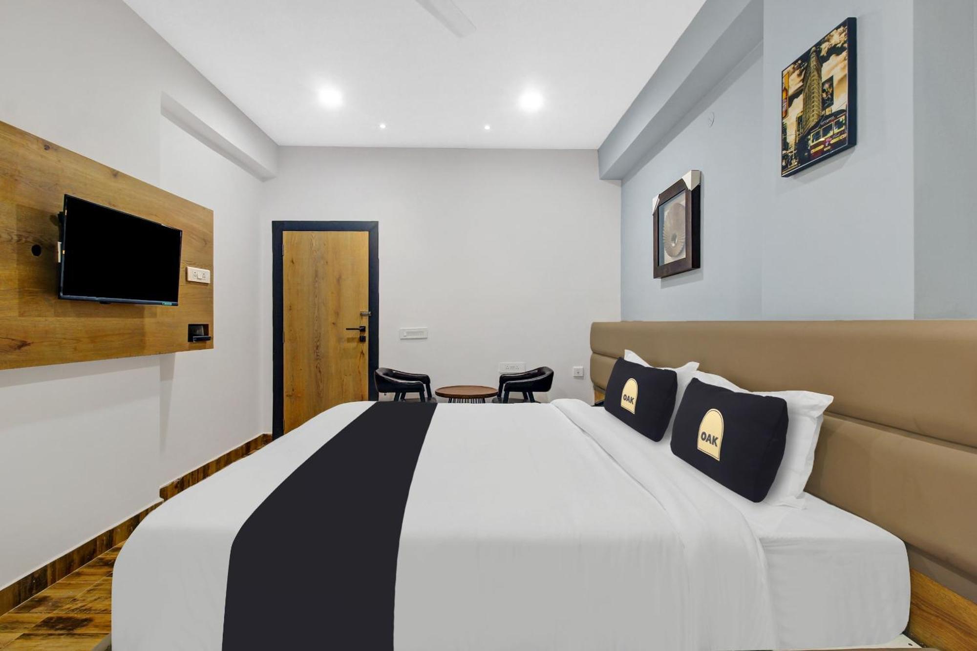 Super Townhouse Oak Hitec City Near Image Hospital Hajdarabad Zewnętrze zdjęcie