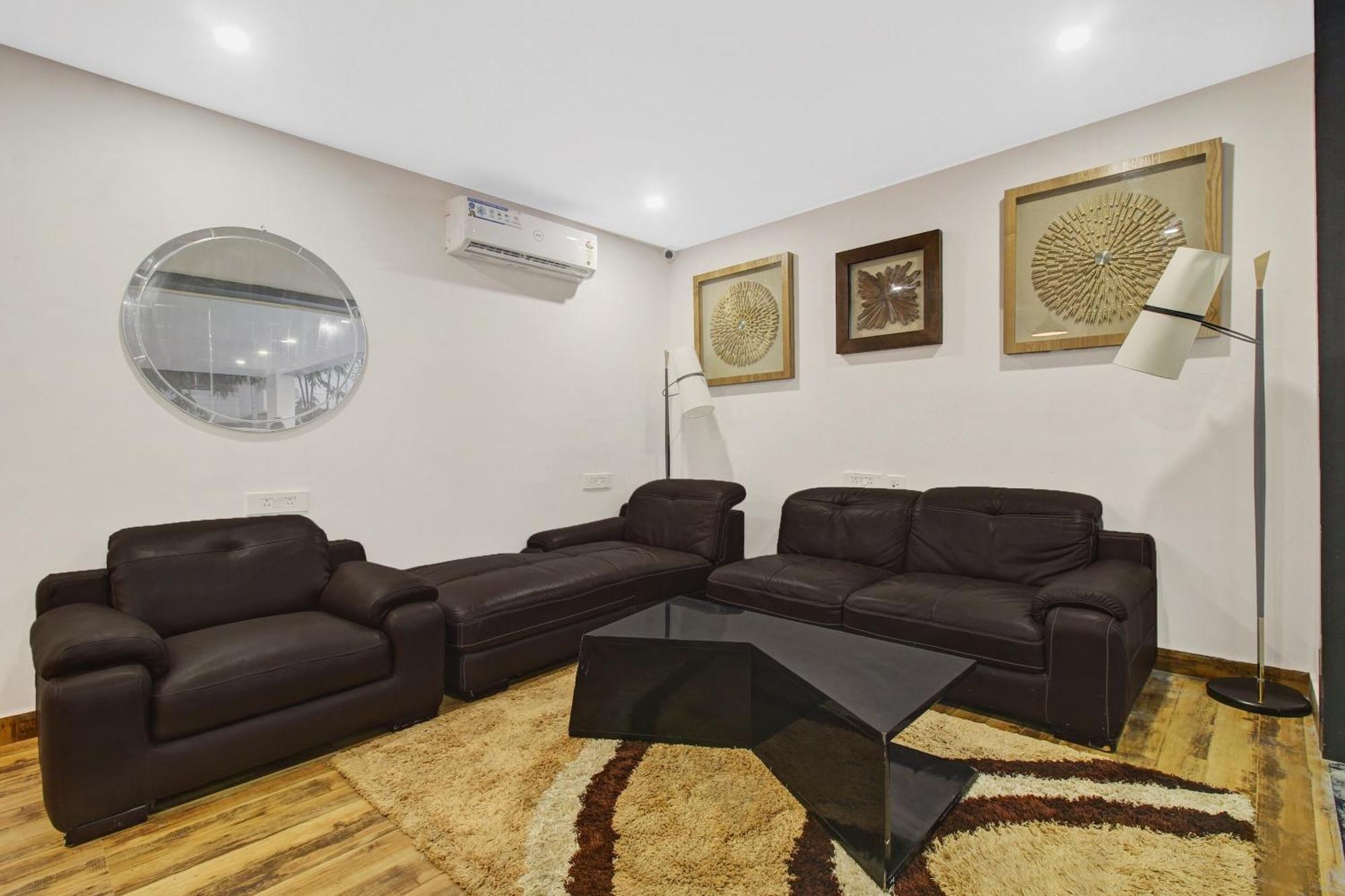 Super Townhouse Oak Hitec City Near Image Hospital Hajdarabad Zewnętrze zdjęcie