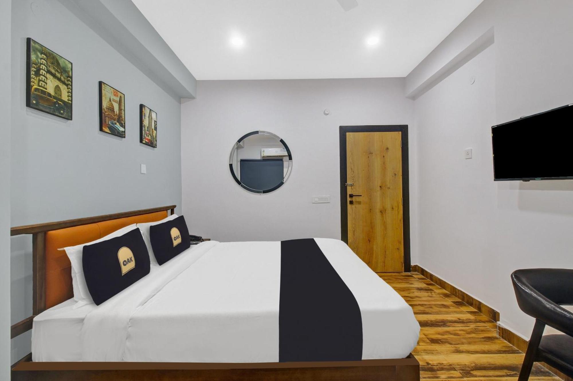 Super Townhouse Oak Hitec City Near Image Hospital Hajdarabad Zewnętrze zdjęcie